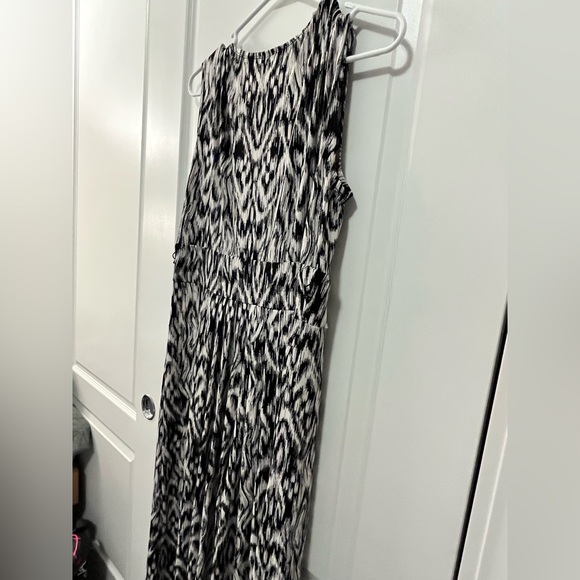 Sleeveless romper - Picture 2 of 12